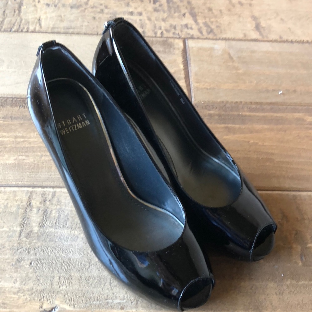 Like new black patent Stuart Weitzman pumps